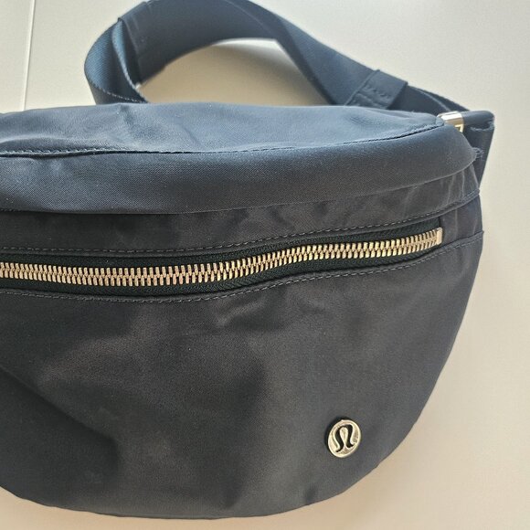 Lululemon Athletica City Adventure Belt Bag 2.5L- Colour: Submarine (Teal) - Picture 5 of 7